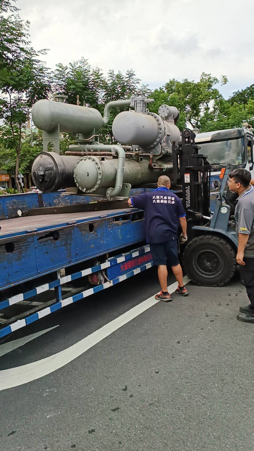 冰水主機設備拆除+冷卻水塔拆除吊掛工程