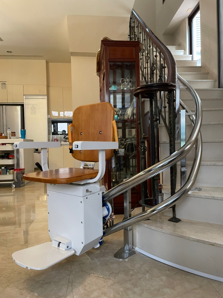 台中七期弧形樓梯升降椅安裝