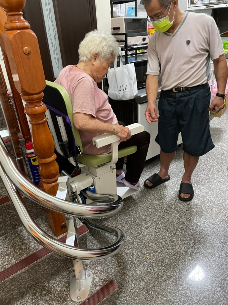 台中神岡區樓梯升降椅