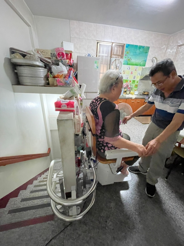 台中市南屯區樓梯升降