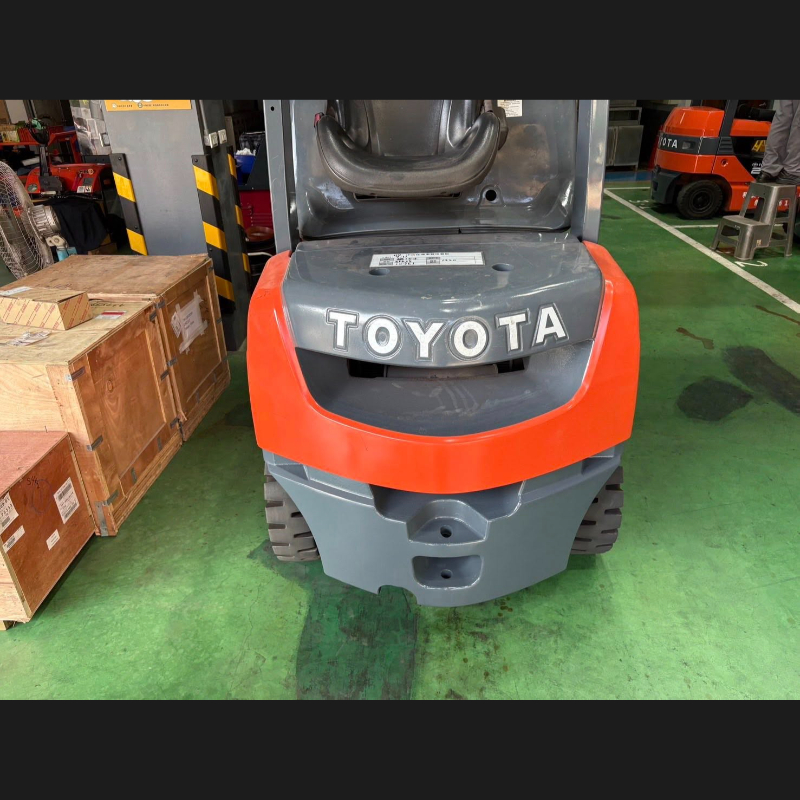 豐田8FD25柴油坐式堆高機