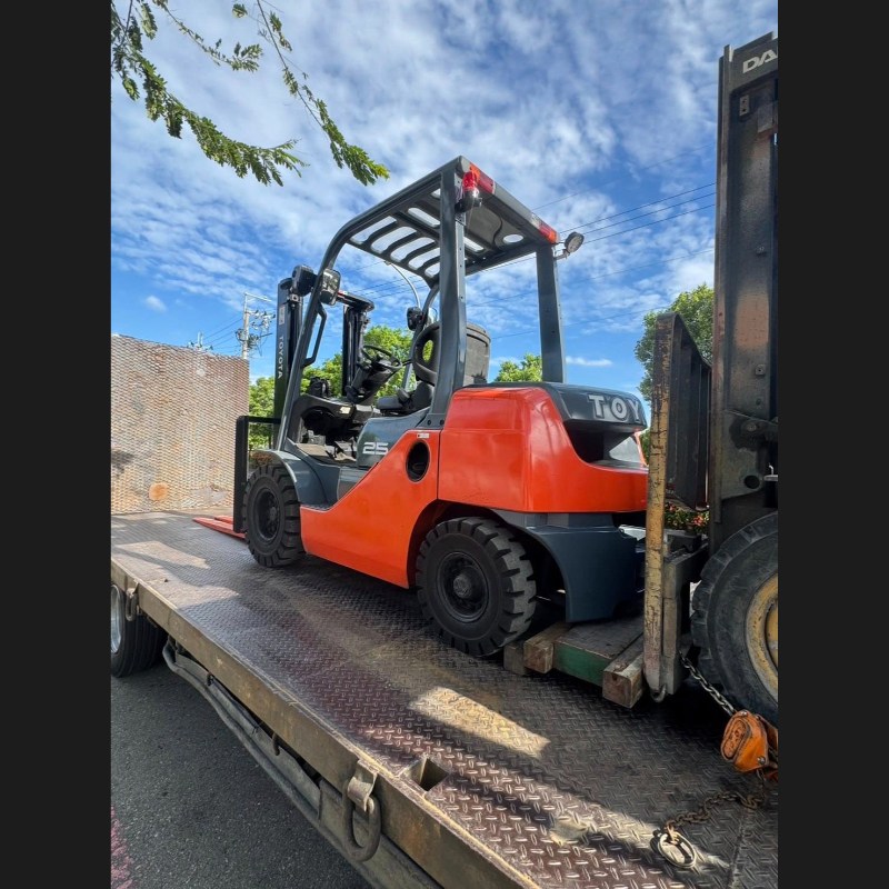豐田8FD25柴油坐式堆高機