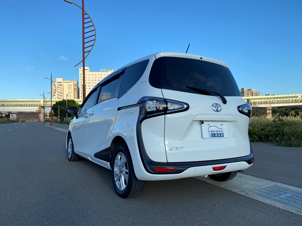 Toyota Sienta 七人座