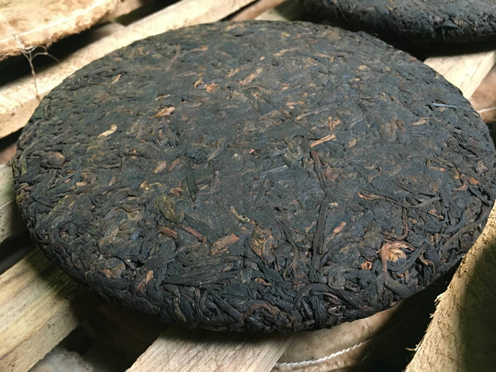 新年優惠5折，千年古樹普洱熟餅，2013年，臨滄千年茶區，春茶發酵，四分熟熟餅，好喝甘甜柔順，茶油飽滿，原價10000元，5折後一餅只要5000元