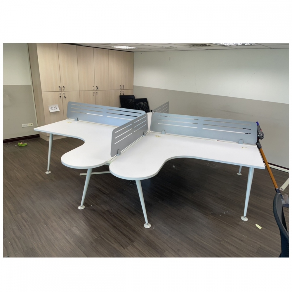 4人十字型工作站