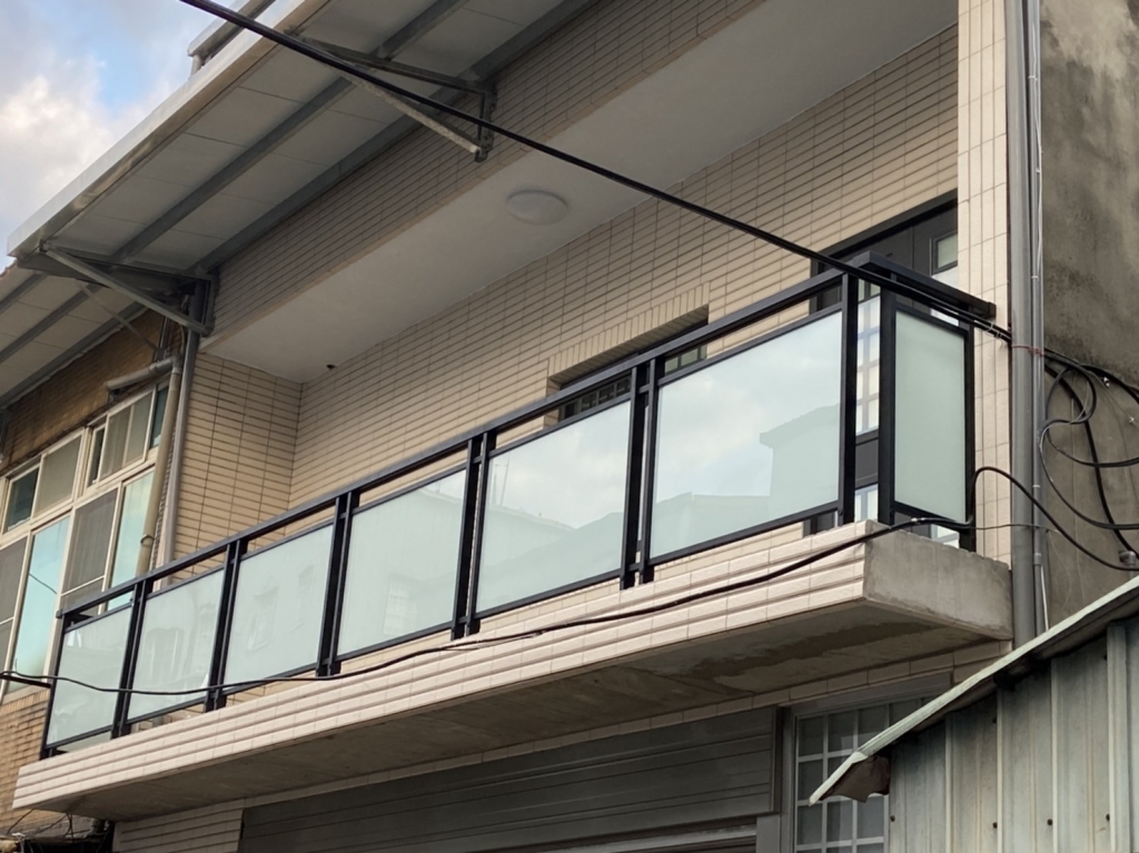 不鏽鋼陽台玻璃欄杆頂天系列