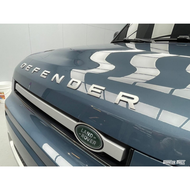 Land Rover Defender/亮面犀牛皮包膜