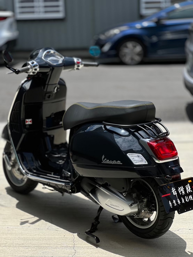 #Vespa  #GTS 全車｜透明亮面犀牛皮