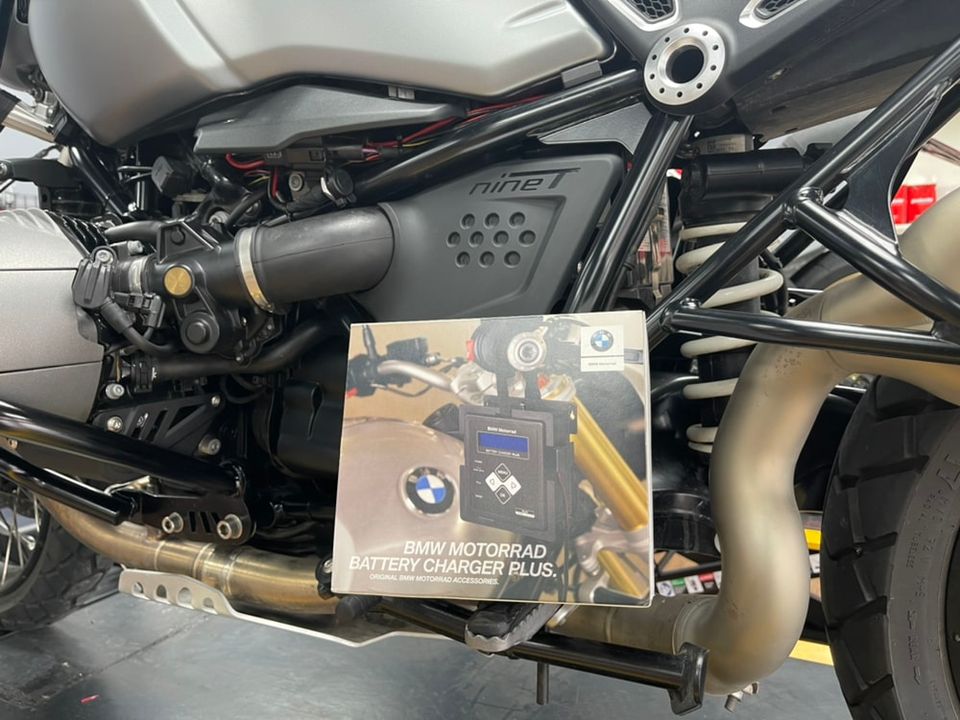 BMW Motorrad原廠充電器