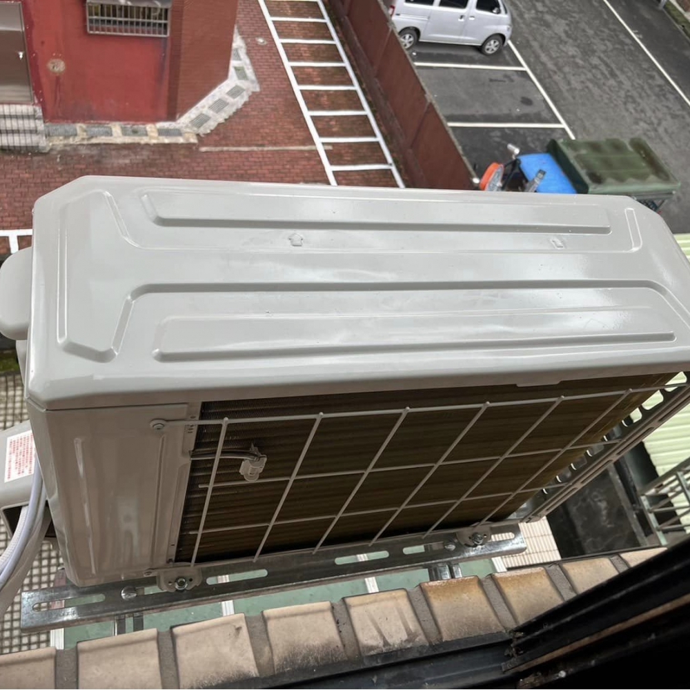 台北冷氣安裝【迅霆水電】林口冷氣維修，網友5星好評推薦！新北冷氣安裝、桃園冷氣安裝保養、冷氣維修服務