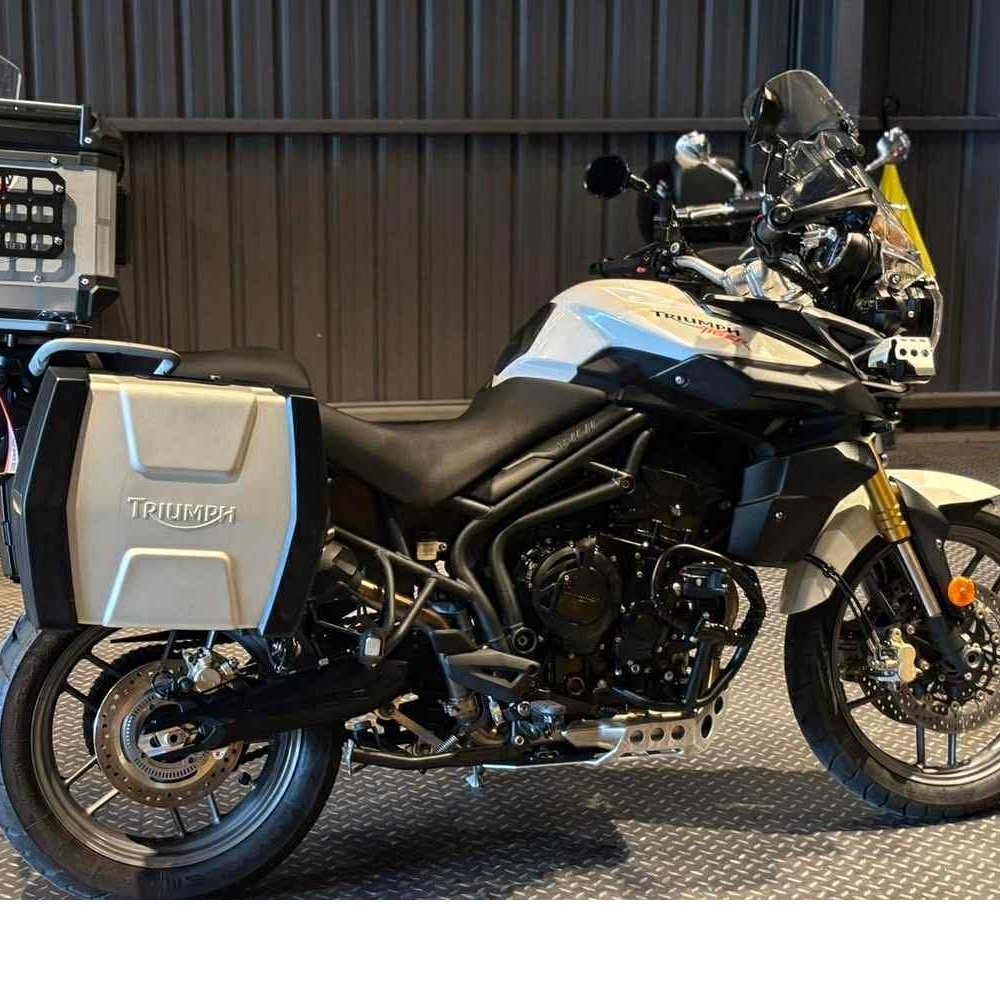 12/14  Triumph Tiger800 總代理