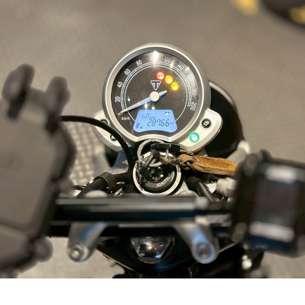 18/19 Triumph Street Twin 900 黑色 總代理