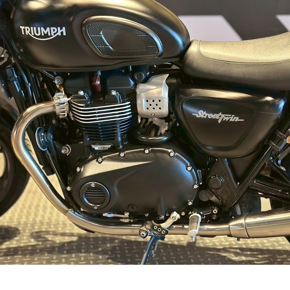 18/19 Triumph Street Twin 900 黑色 總代理