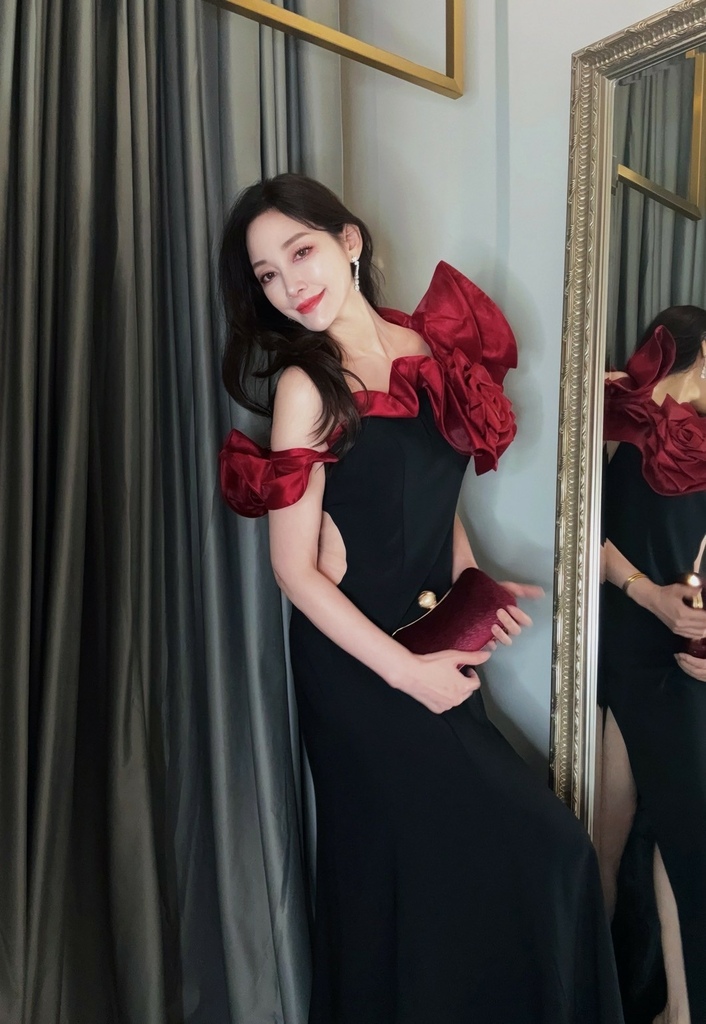 黑色酒紅立體花卉晚禮