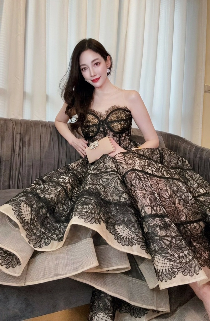 古典馬甲蕾絲蓬裙禮服