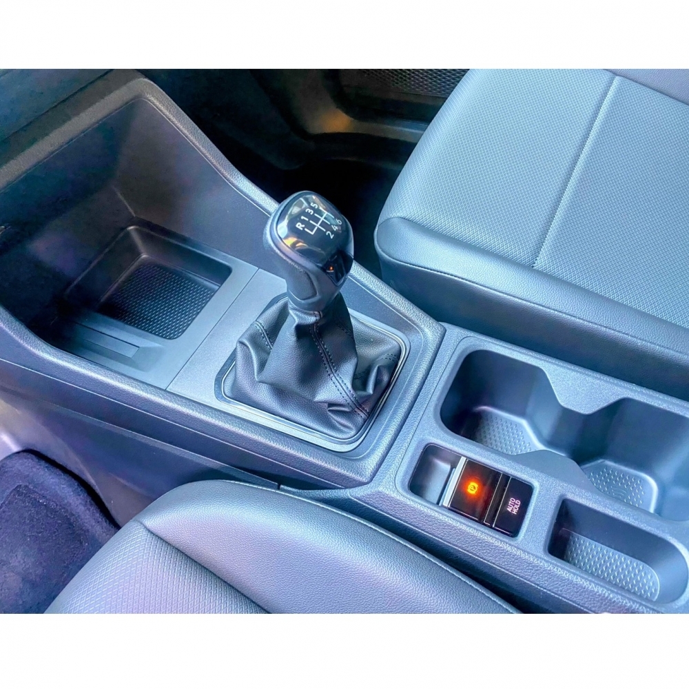 [售出]2022年 VW Caddy Maxi Cargo 1.5 TSI 手排/灰色/里程數7600