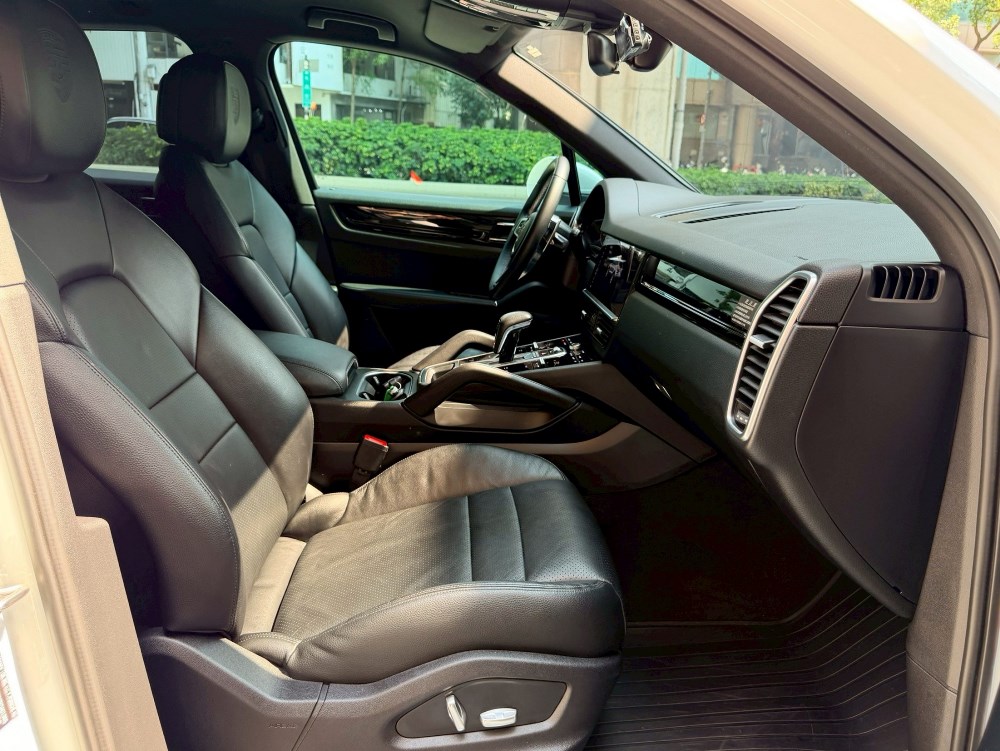 2018 PORSCHE Cayenne