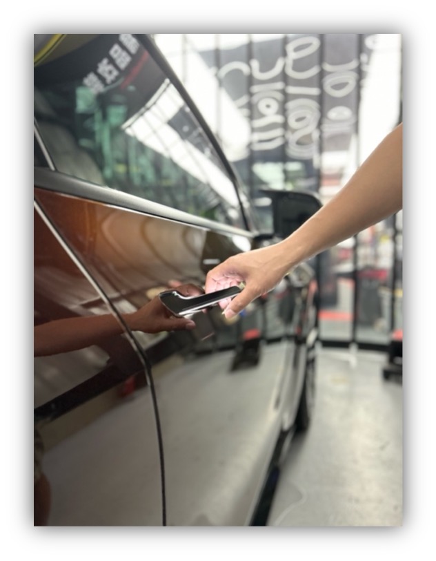 Model Y 電把手