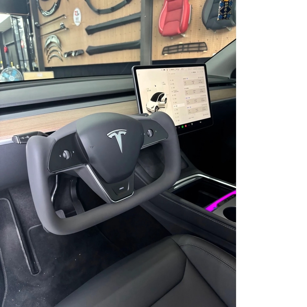 Model Y YOKE 方向盤