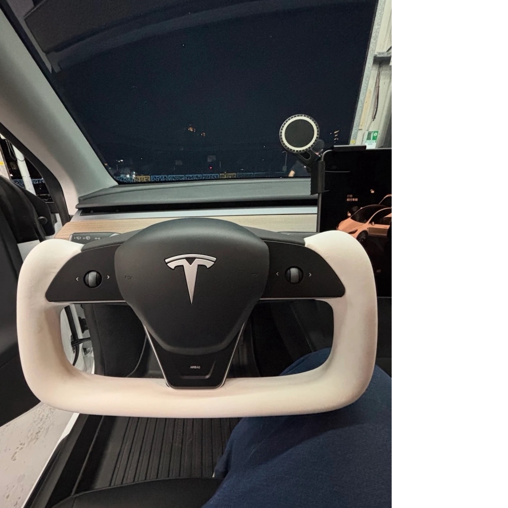 Model Y YOKE 方向盤