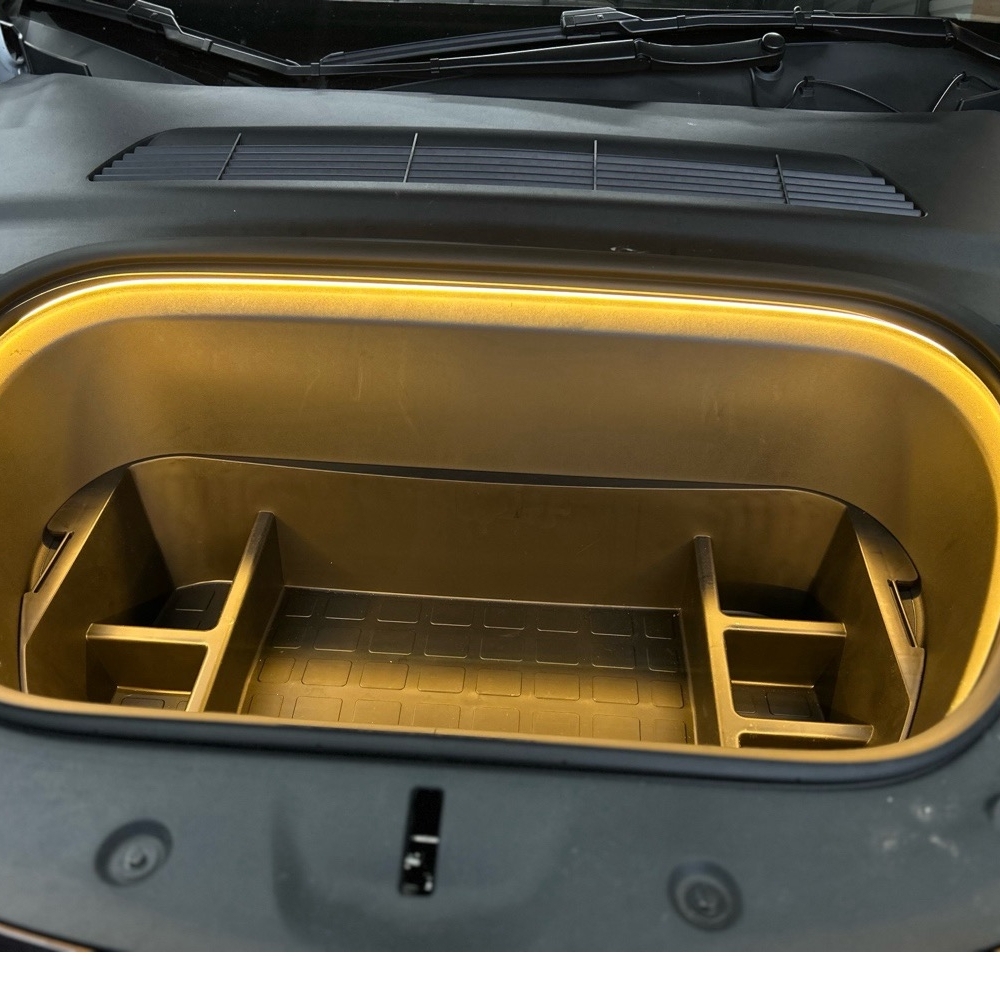 Model Y 前備箱燈條