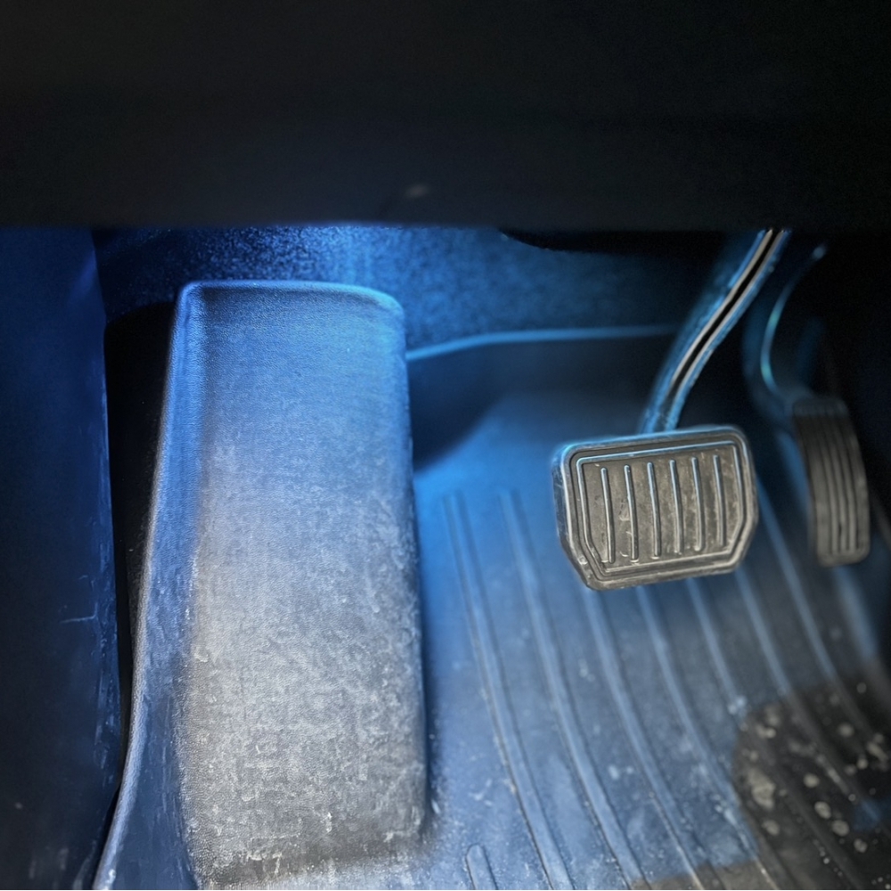 Model 3 全車鐳雕專用氣氛燈