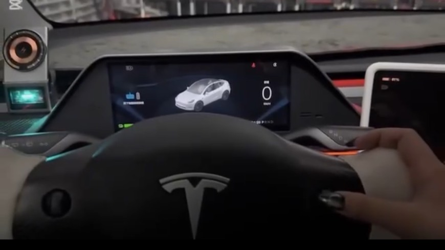 Model 3 前儀表螢幕