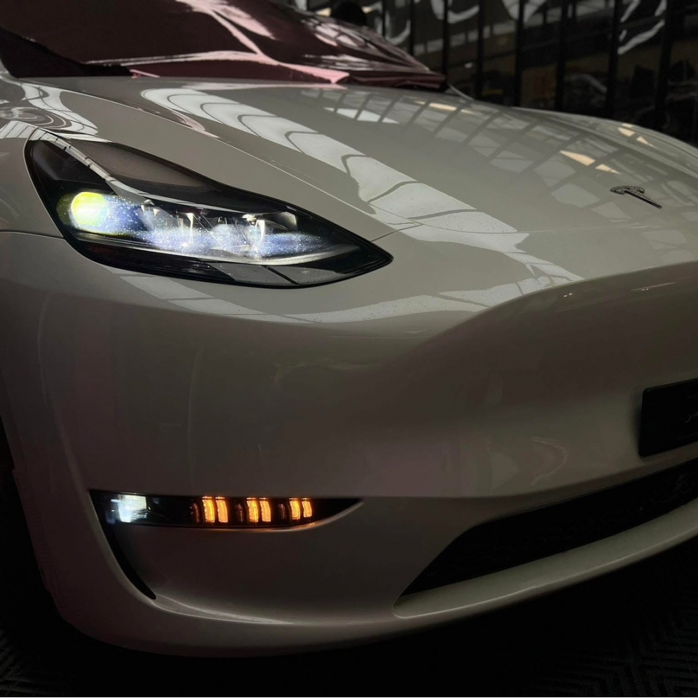 Model 3 轉向輔助燈