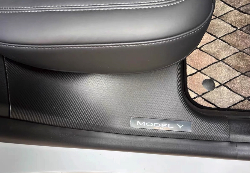 Model Y 車門門檻條