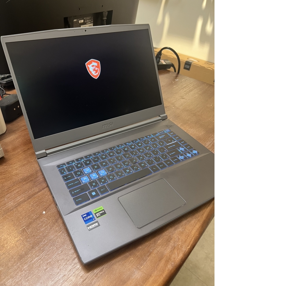 MSI 輕薄電競筆電